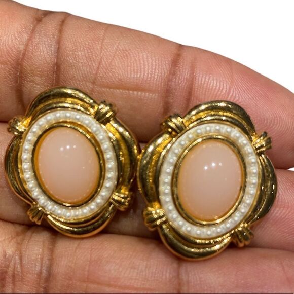 Vintage 1988 AVON VICTORIAN SPRING Brooch and Earrings - Picture 4 of 4